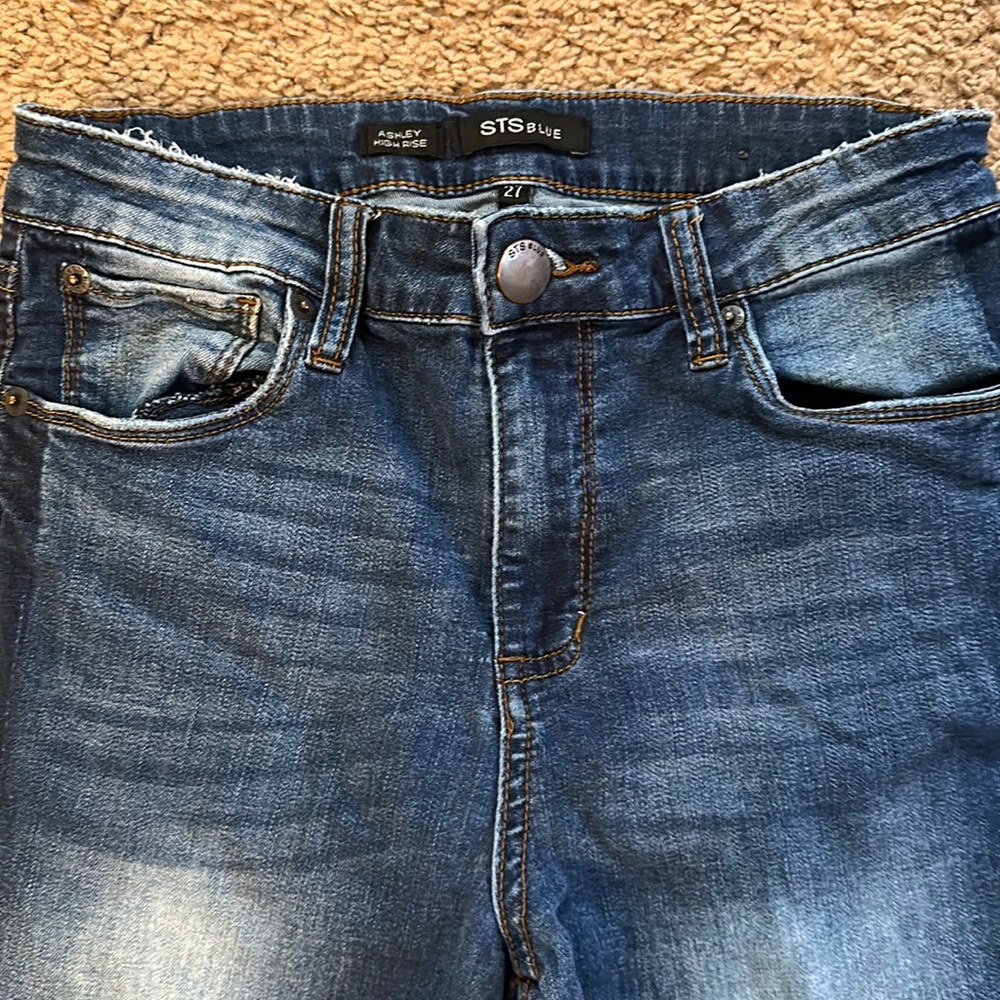 Women’s size 27 skinny jeans